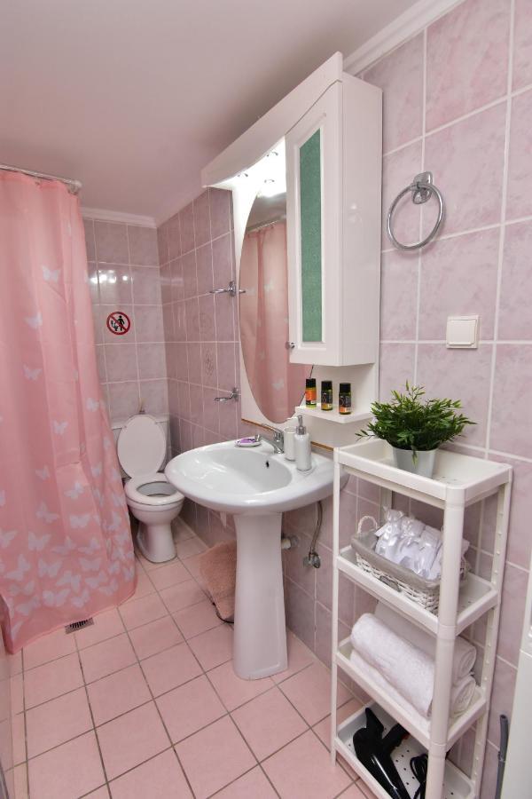 Iakovos Apartments Chorafakia エクステリア 写真