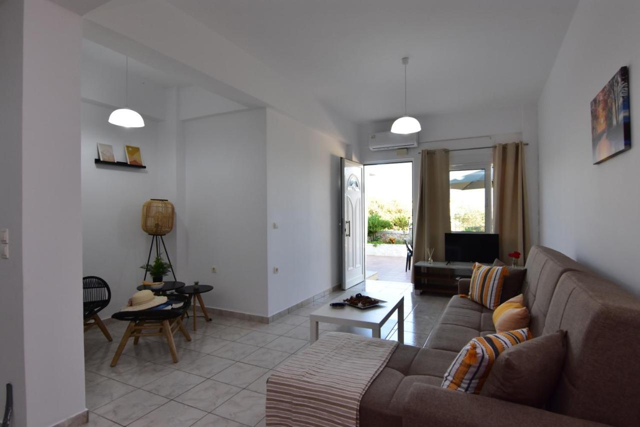 Iakovos Apartments Chorafakia エクステリア 写真