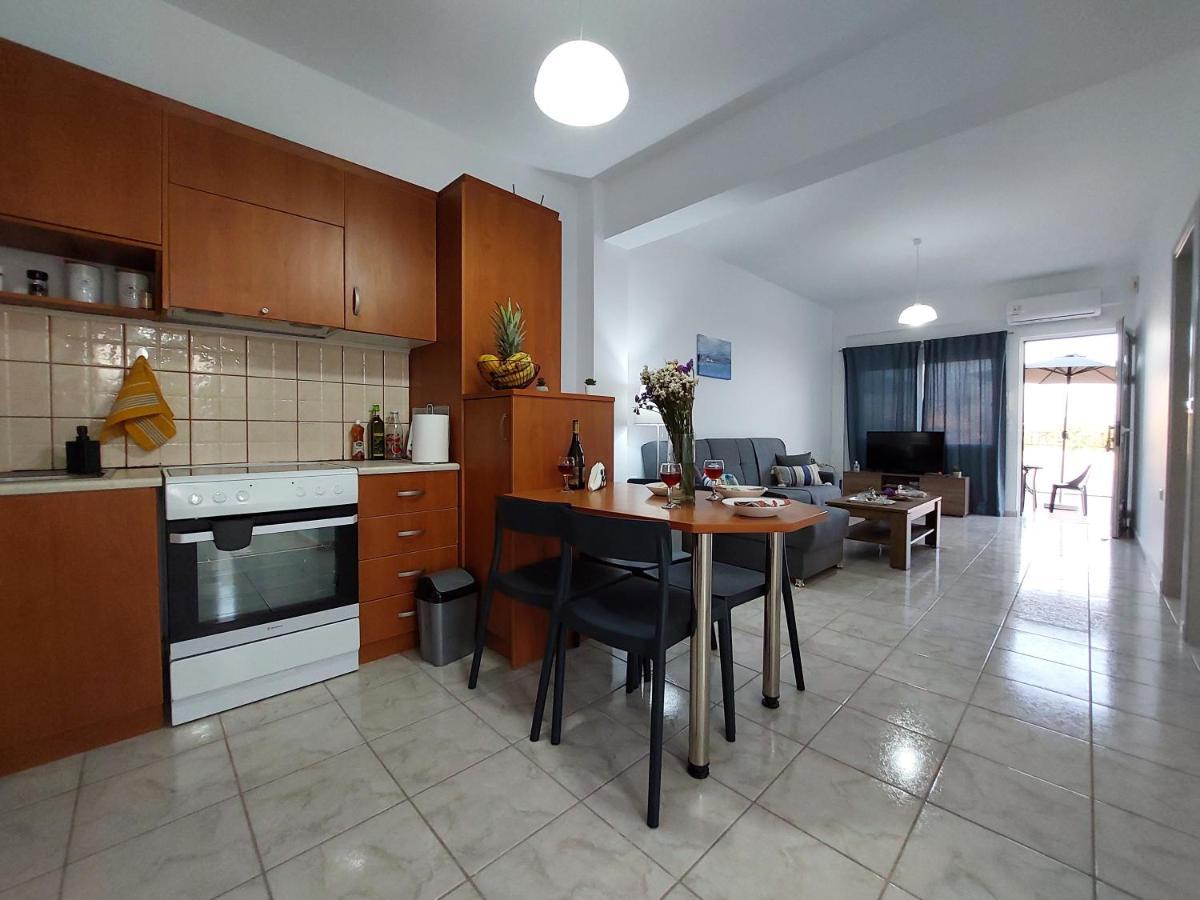 Iakovos Apartments Chorafakia エクステリア 写真
