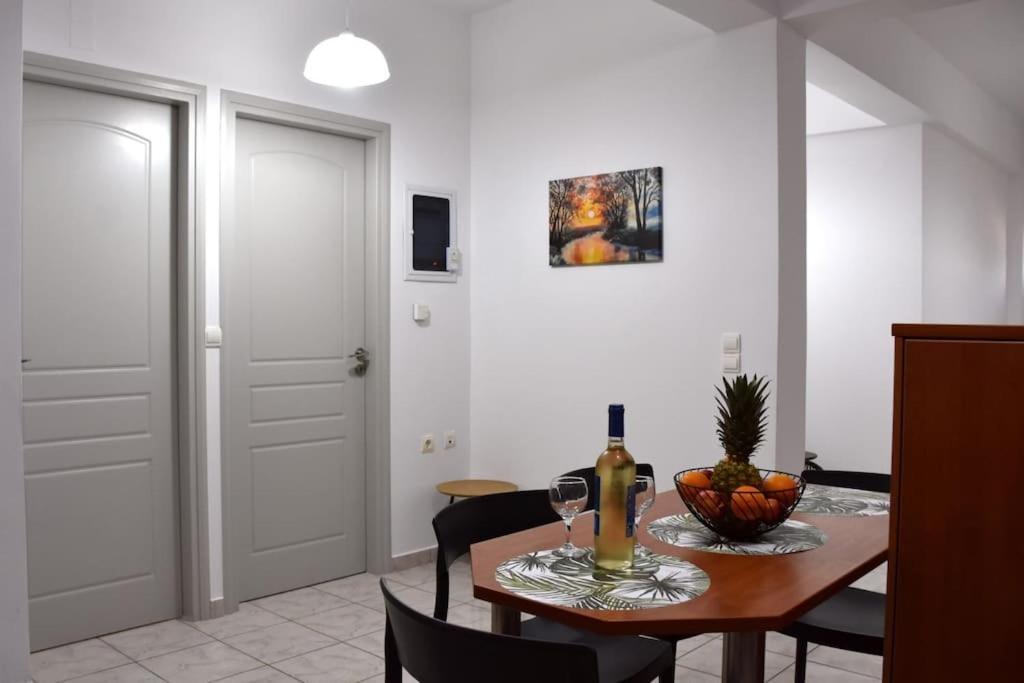 Iakovos Apartments Chorafakia エクステリア 写真