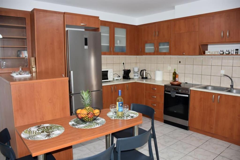 Iakovos Apartments Chorafakia エクステリア 写真
