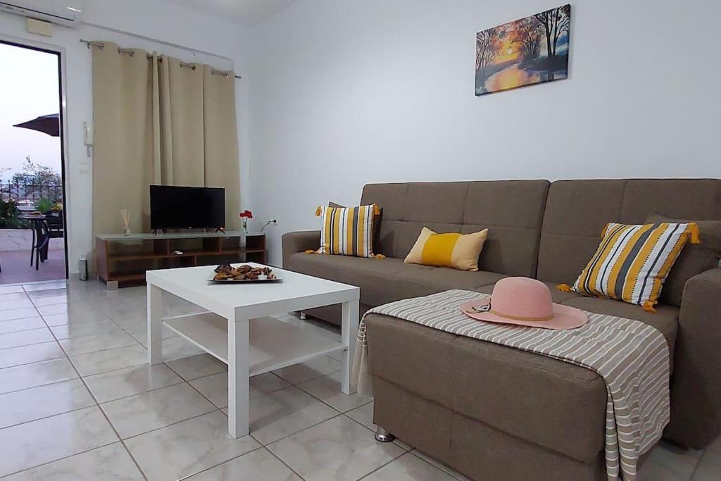 Iakovos Apartments Chorafakia エクステリア 写真