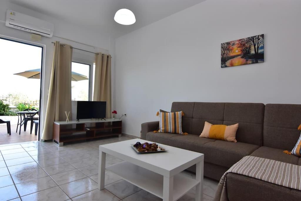 Iakovos Apartments Chorafakia エクステリア 写真